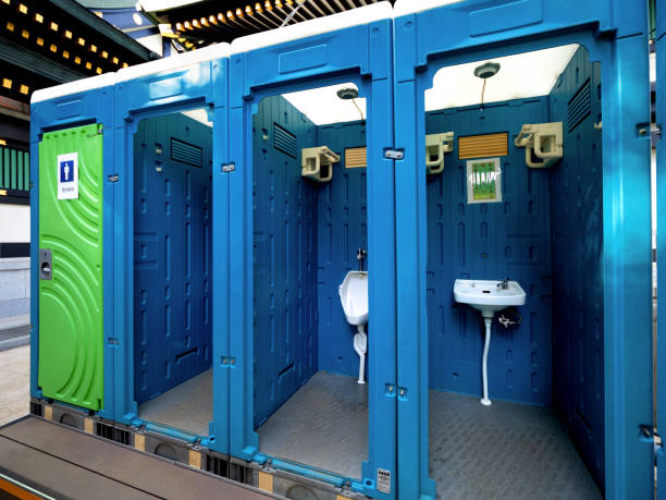 Porta potty delivery and setup in Paris, AR